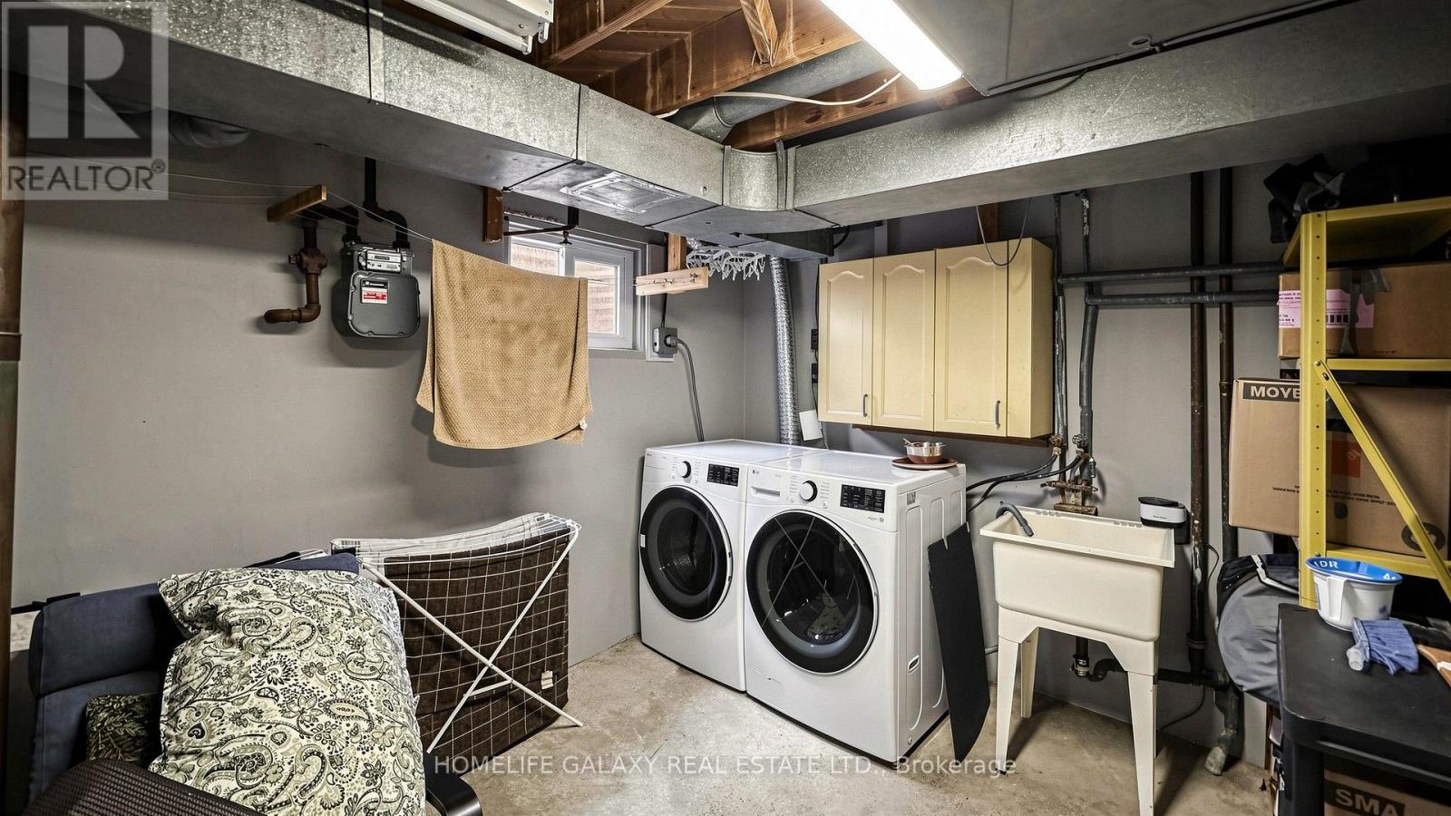 #16 925 BAYLY STREET - 40