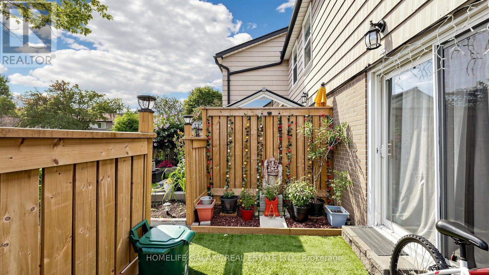 #16 925 BAYLY STREET - 45