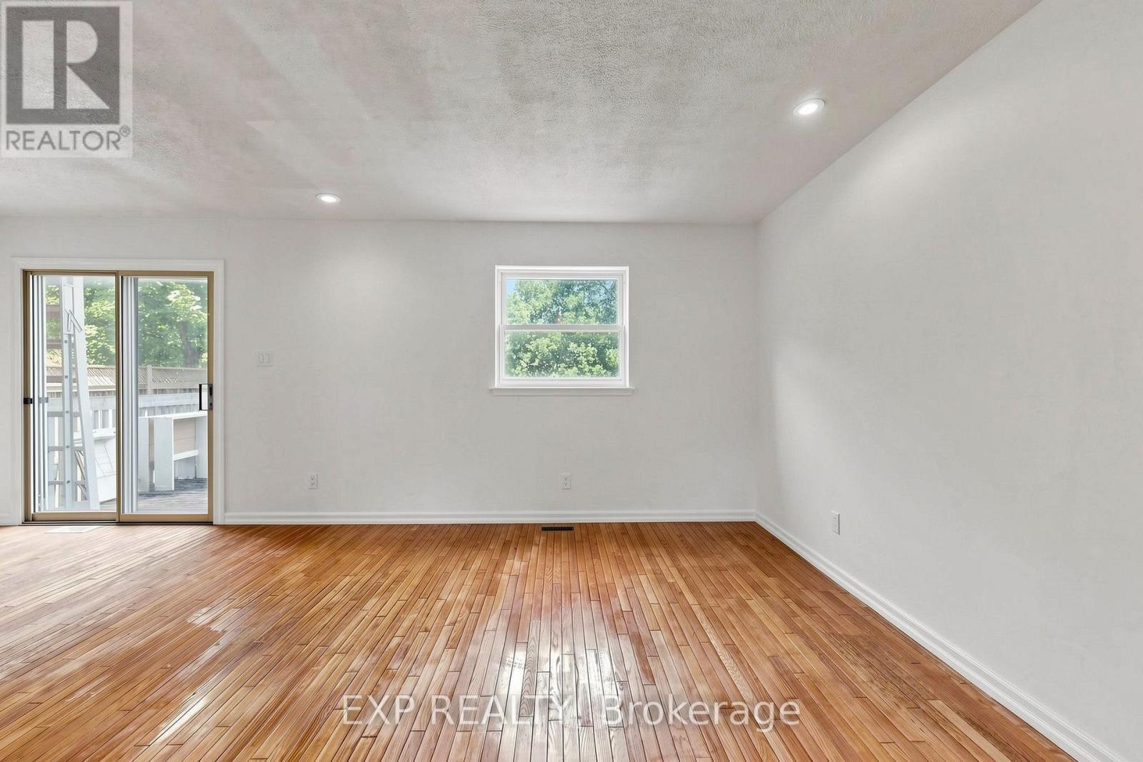 146 BESSBOROUGH DRIVE - 11