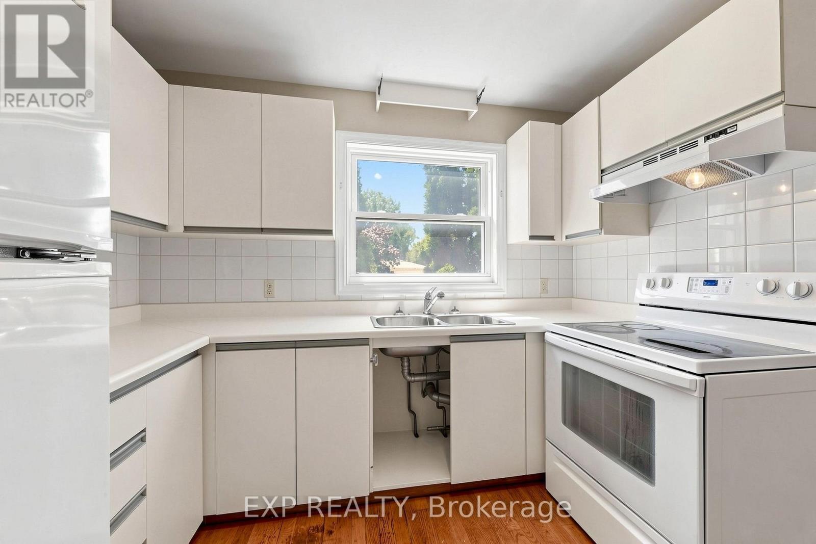146 BESSBOROUGH DRIVE - 12