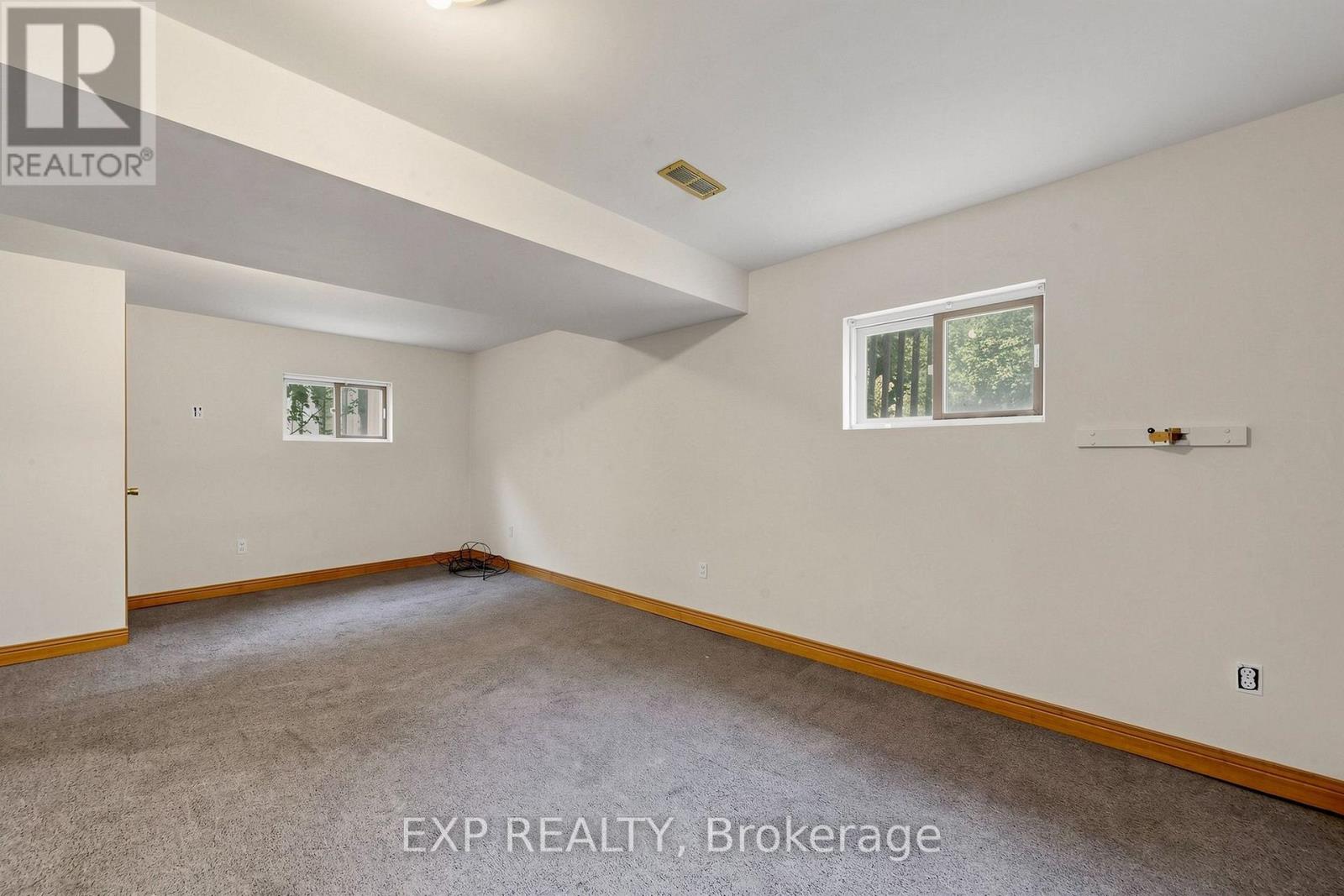 146 BESSBOROUGH DRIVE - 32