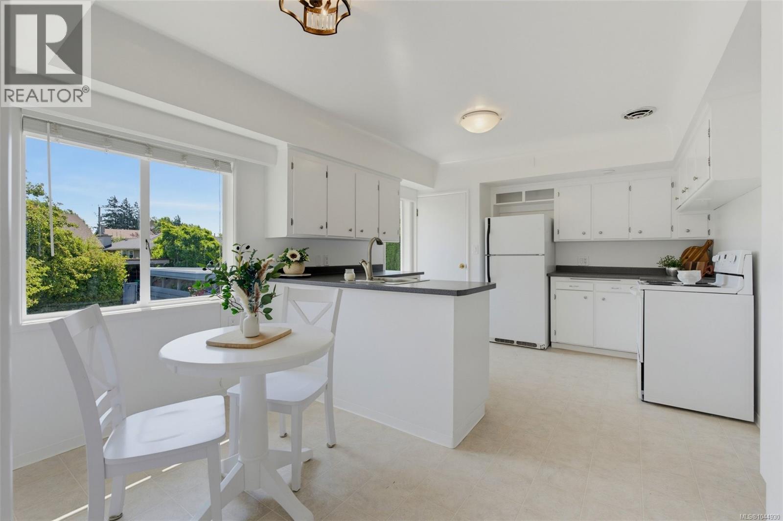  2667 Dunlevy Street, Oak Bay