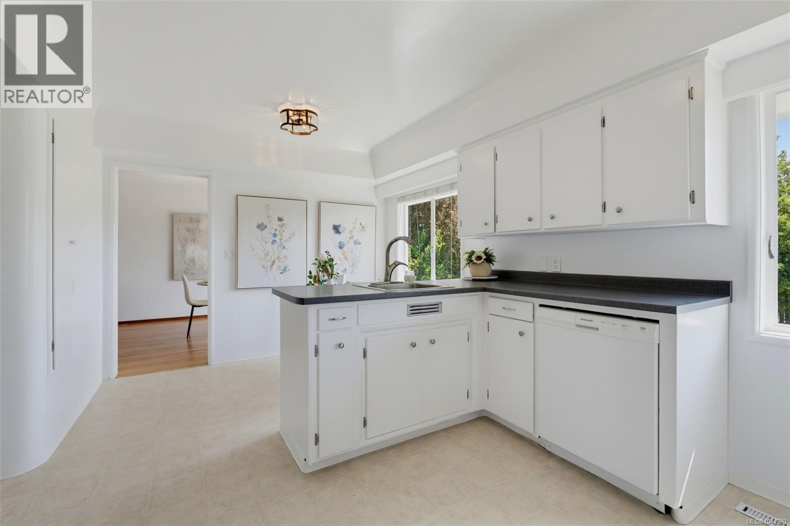  2667 Dunlevy Street, Oak Bay