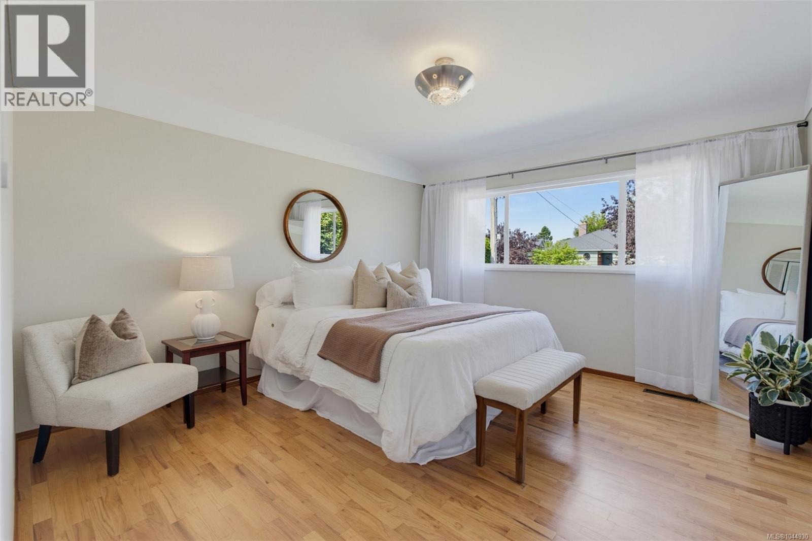  2667 Dunlevy Street, Oak Bay
