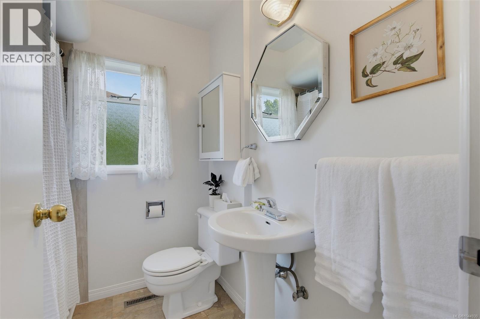  2667 Dunlevy Street, Oak Bay