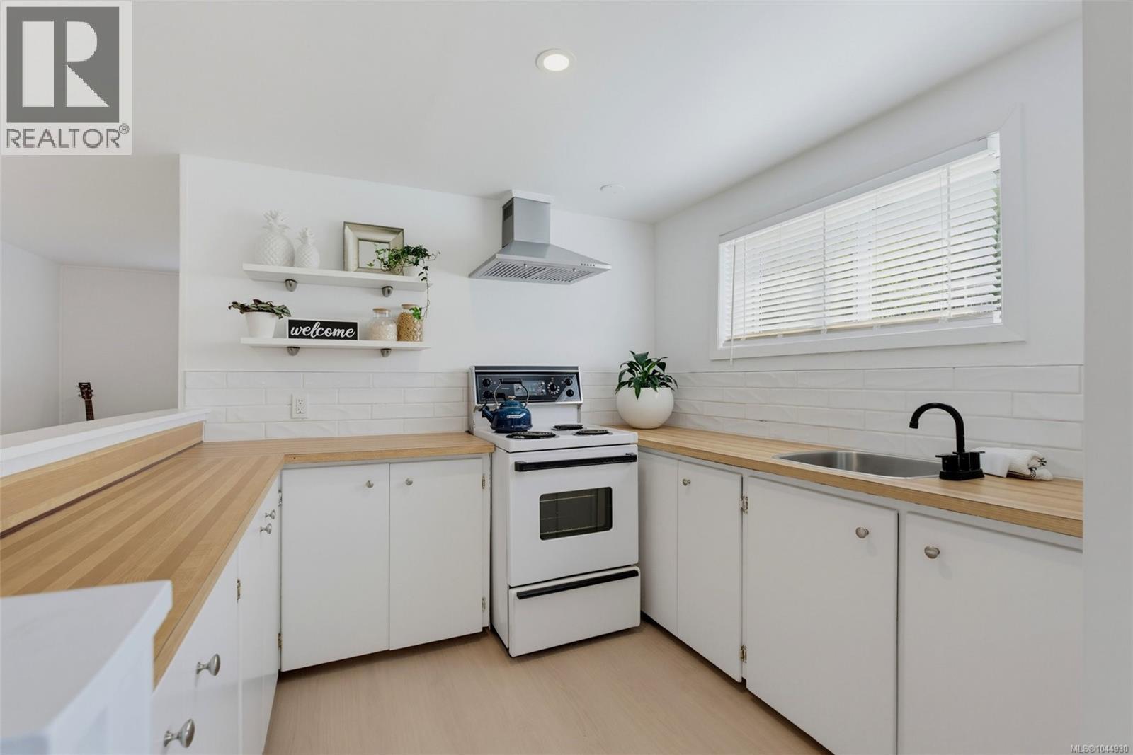  2667 Dunlevy Street, Oak Bay