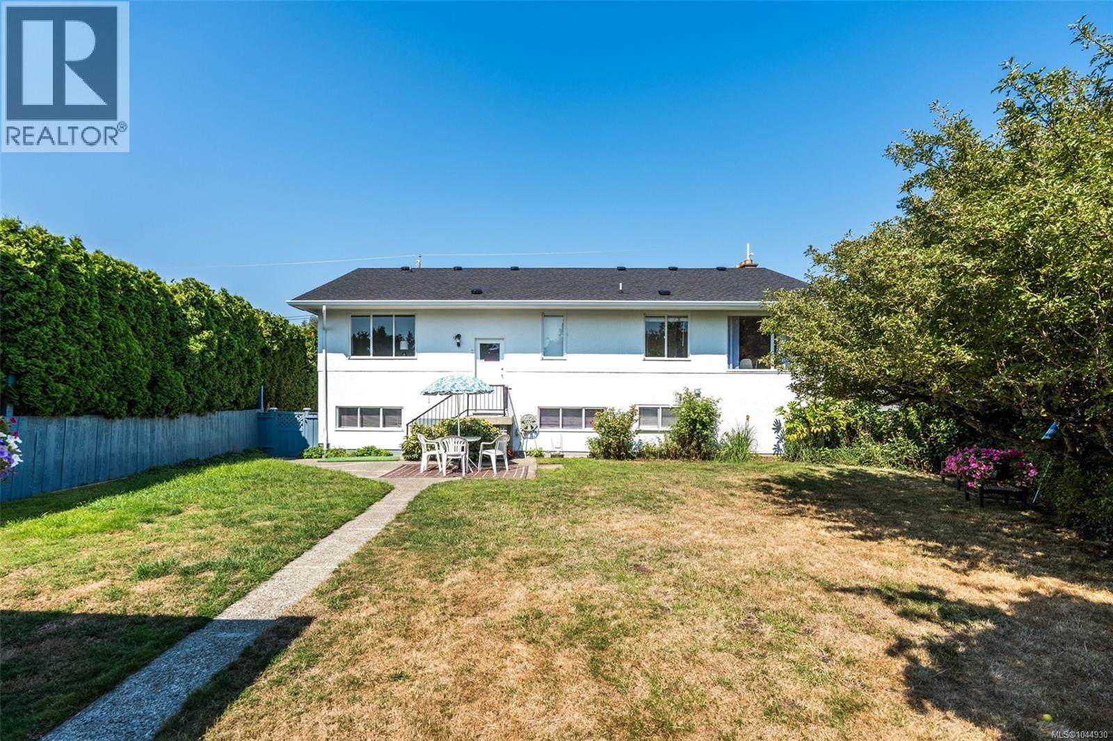  2667 Dunlevy Street, Oak Bay