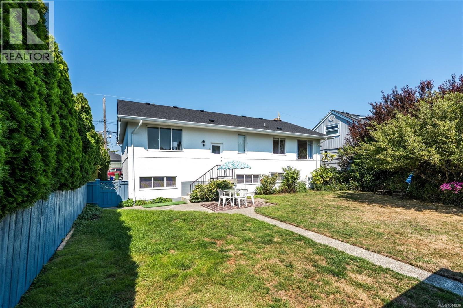  2667 Dunlevy Street, Oak Bay