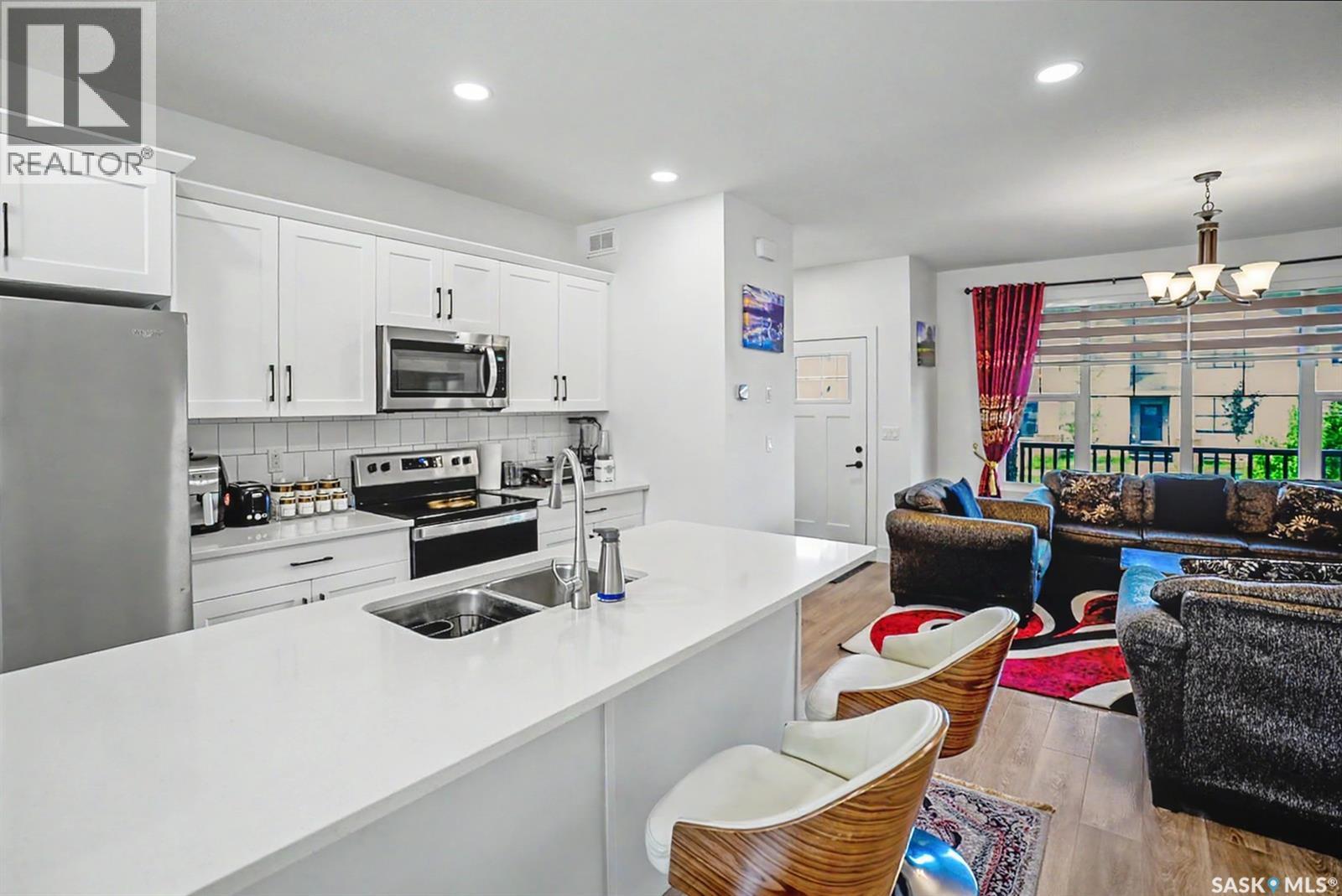 138 Rosewood BOULEVARD E - 22