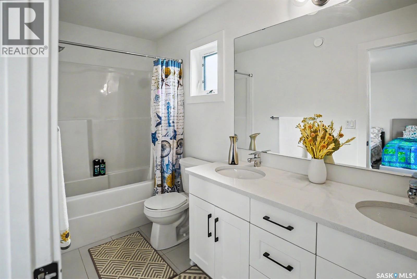 138 Rosewood BOULEVARD E - Image 34