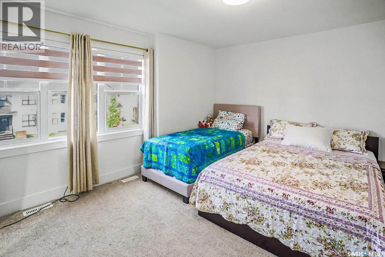 138 Rosewood BOULEVARD E - 35