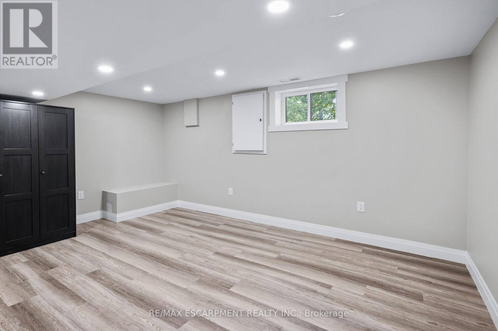 1041 SHEPHERD'S DRIVE - 32