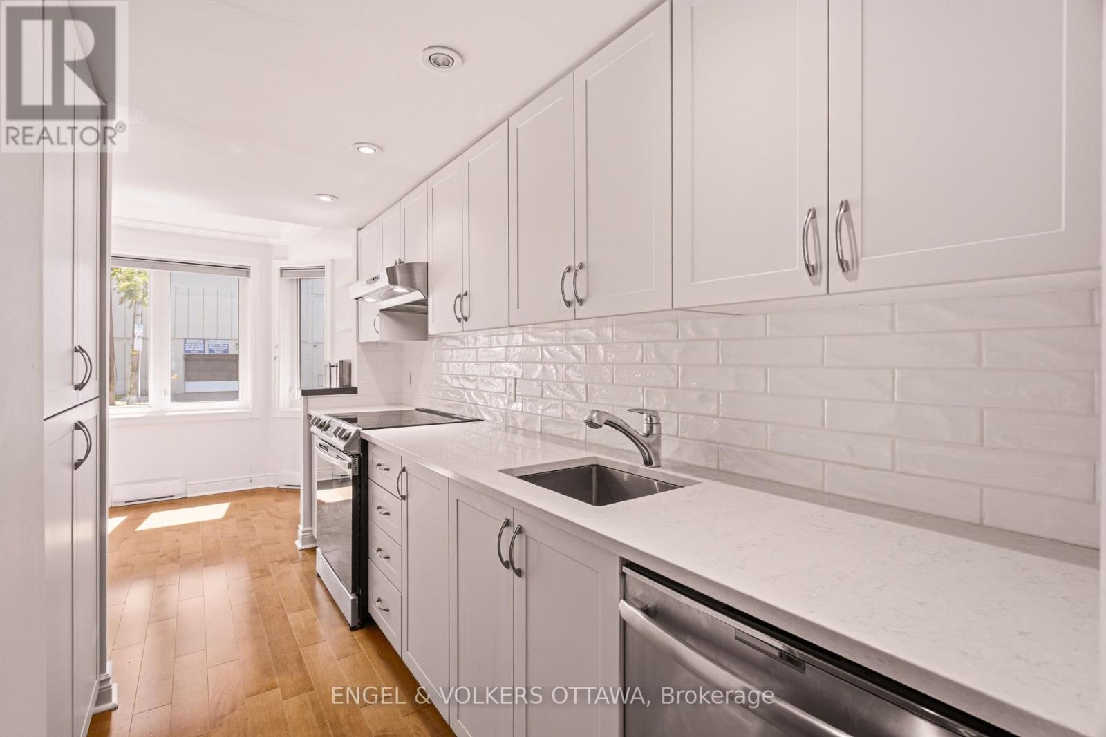#101 45 ARGYLE AVENUE - 16