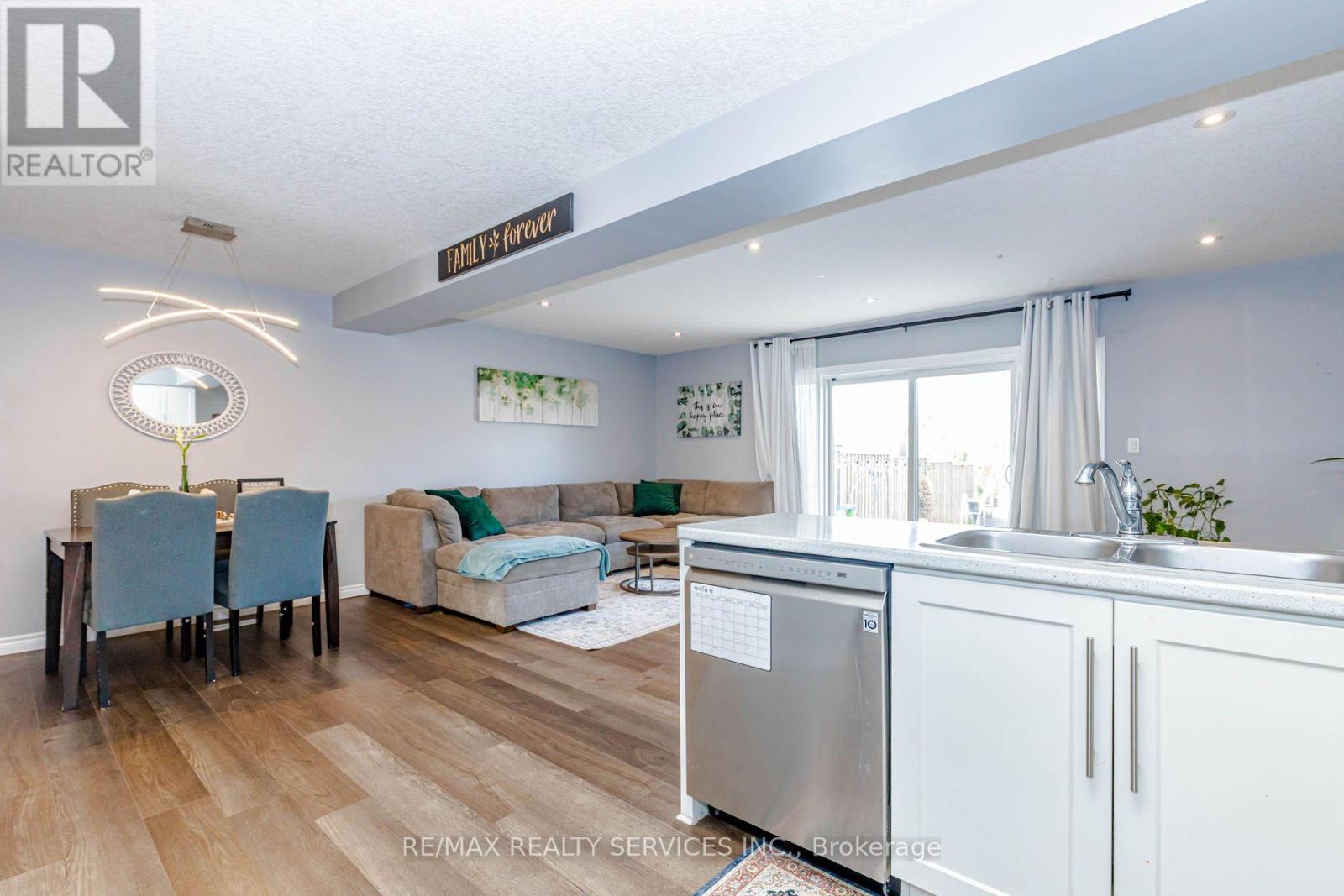 1561 DUNKIRK AVENUE - 10