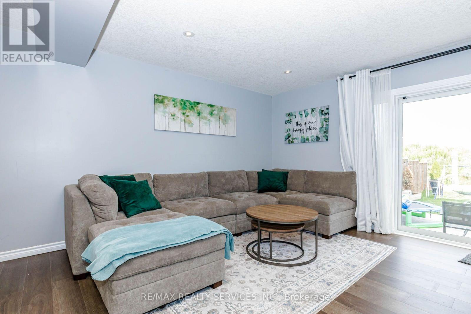 1561 DUNKIRK AVENUE - 13