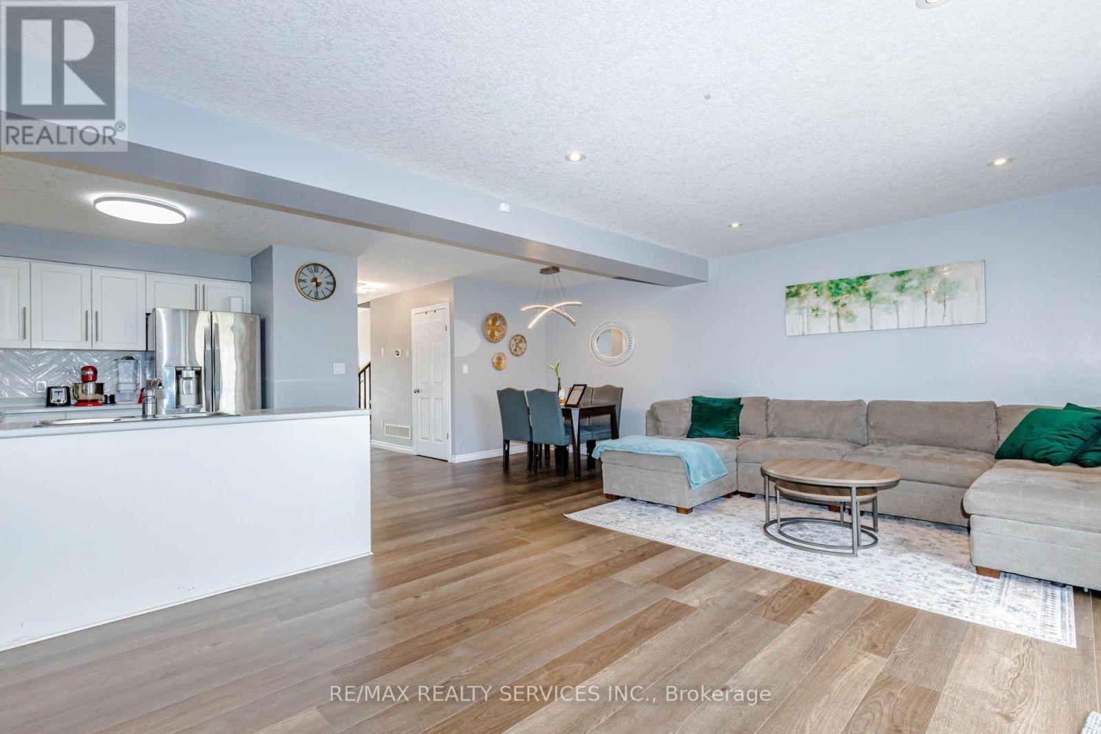 1561 DUNKIRK AVENUE - 17
