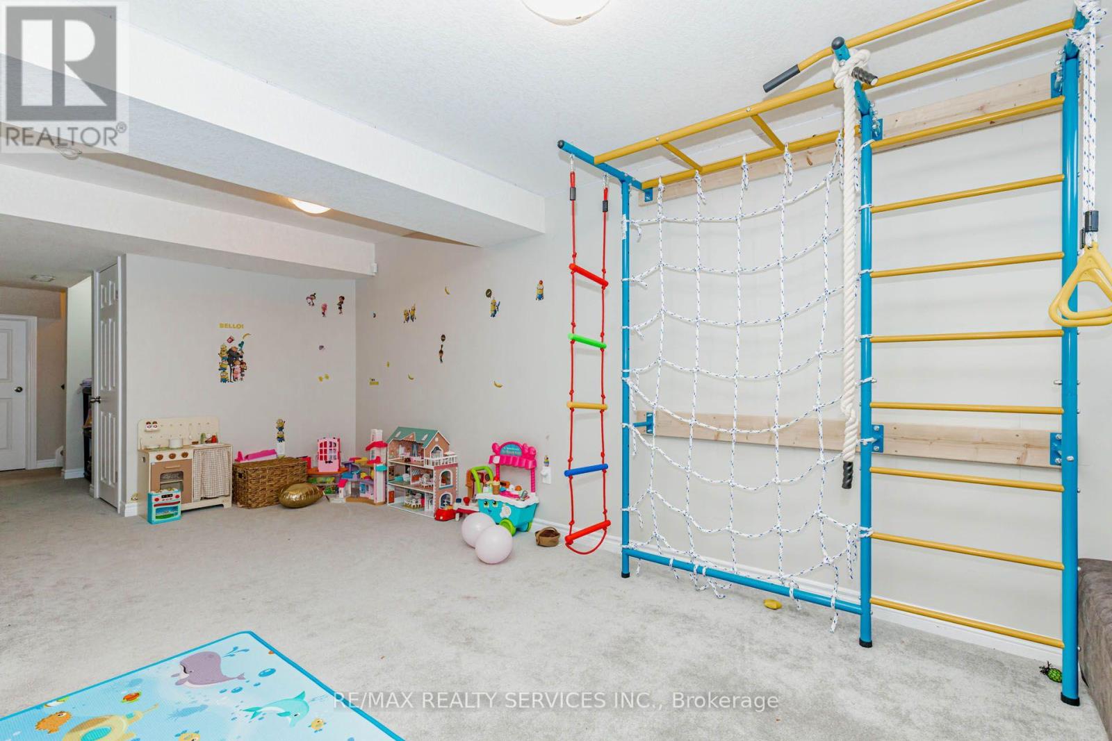1561 DUNKIRK AVENUE - 39