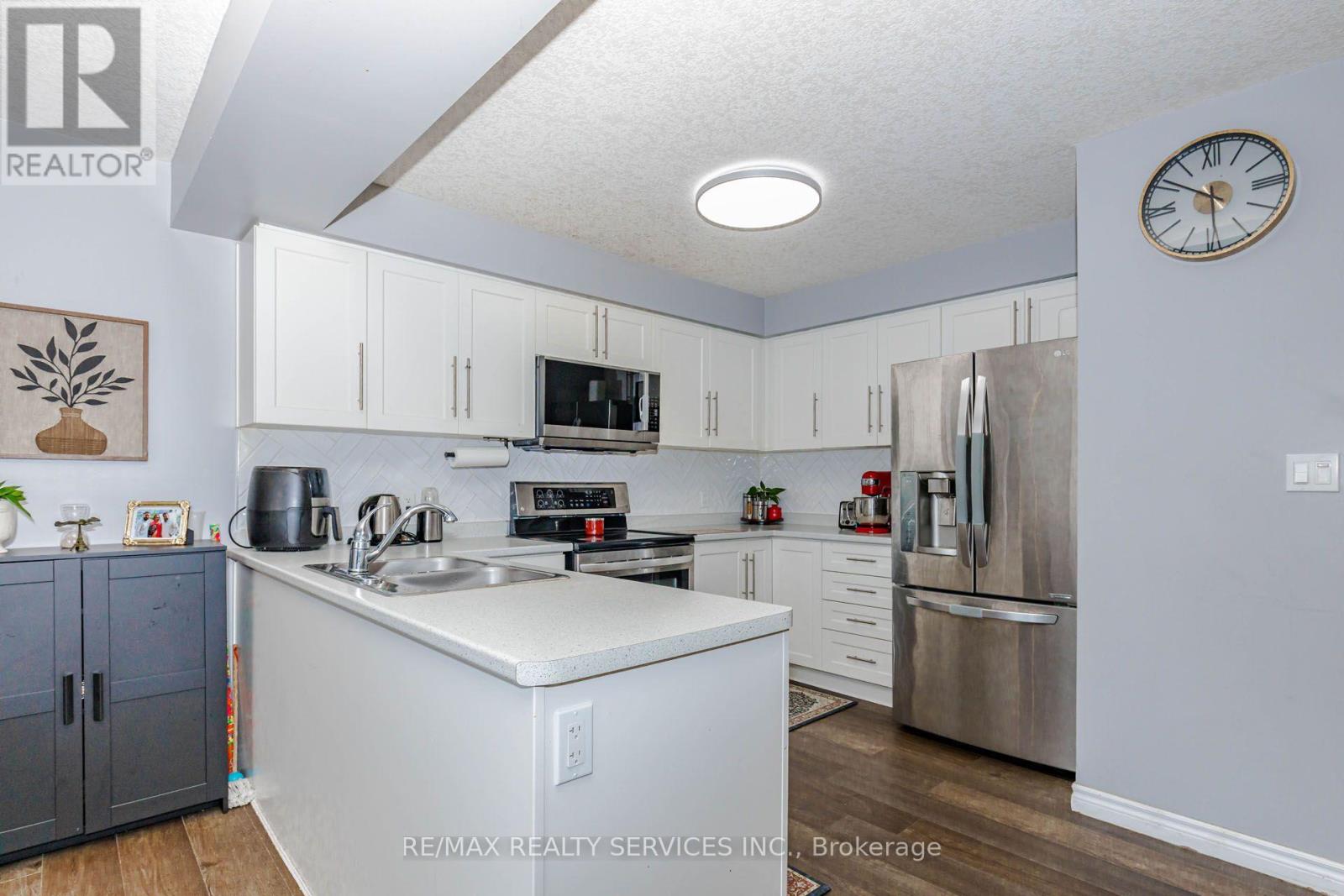 1561 DUNKIRK AVENUE - 7