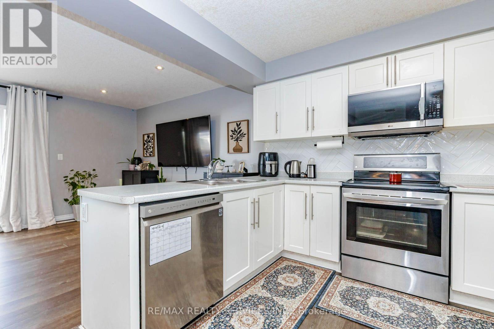 1561 DUNKIRK AVENUE - 9
