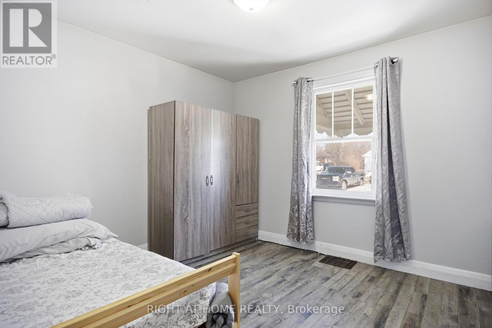 151 HALE STREET - 11