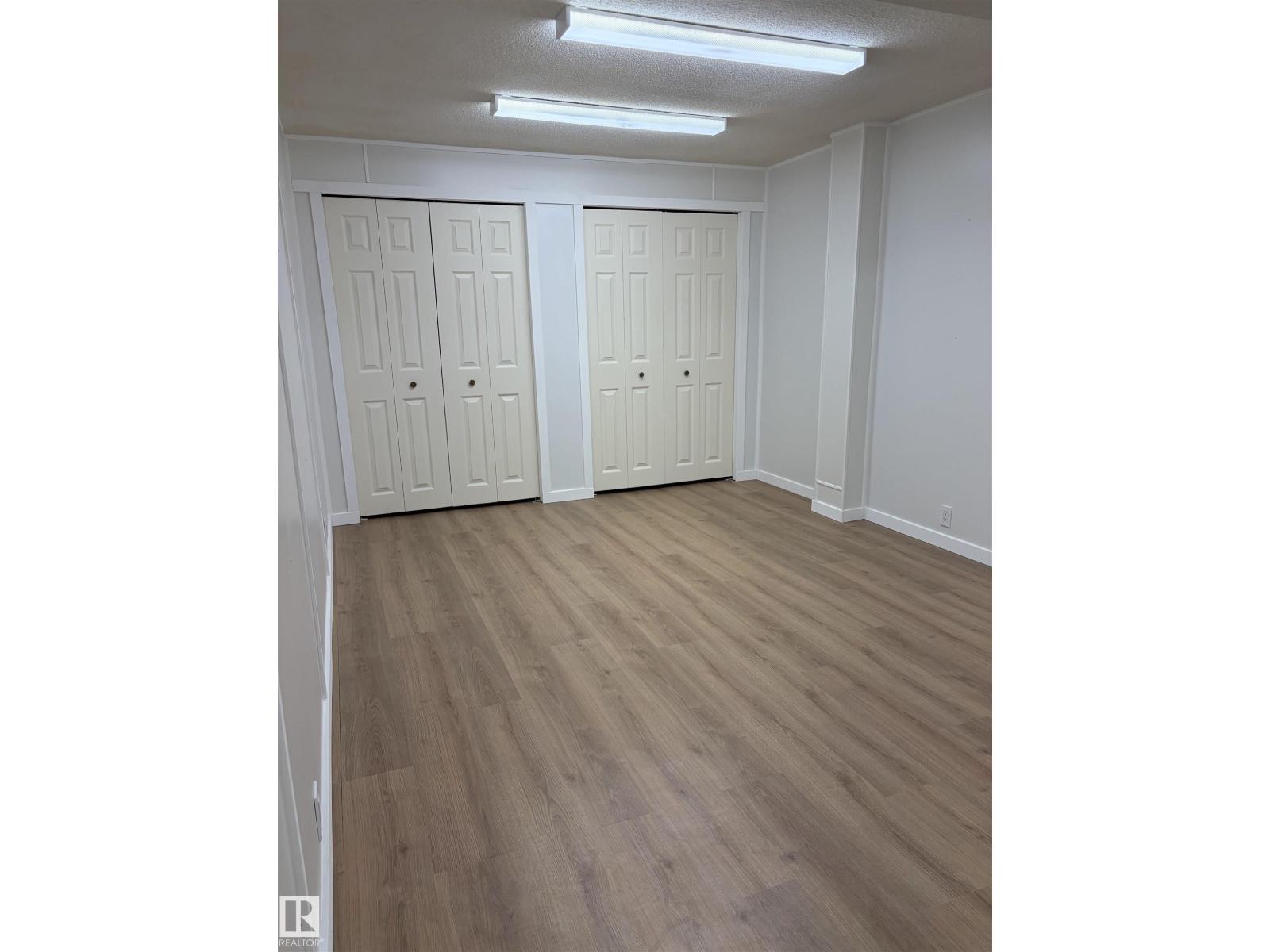 1027 109 Street NW - Photo 40