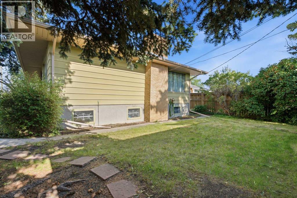 3720 Spruce Drive SW - 37