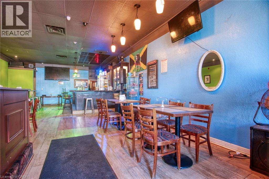 660 KING Street E - 7