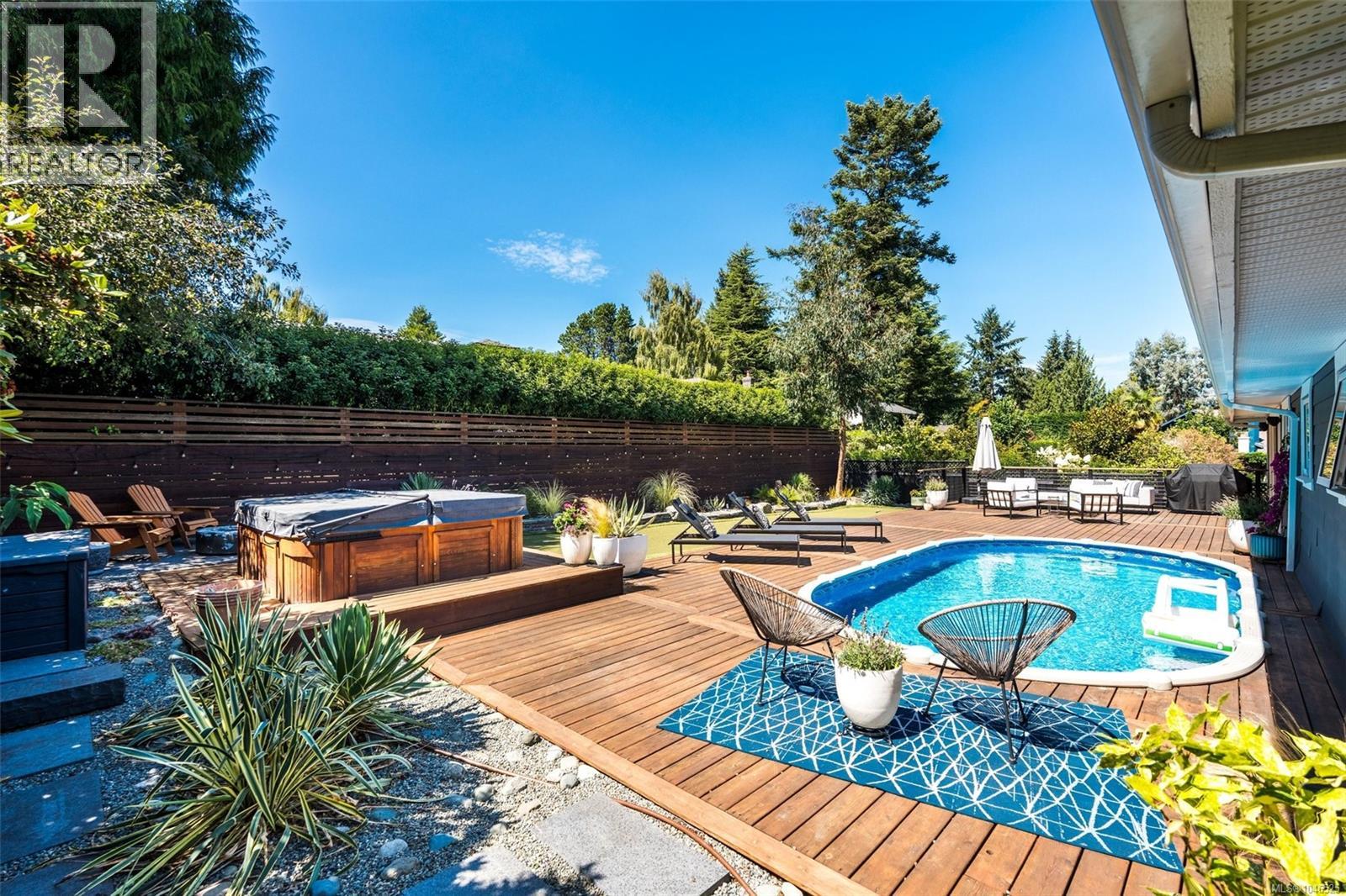  4902 Alamida Crescent, Saanich