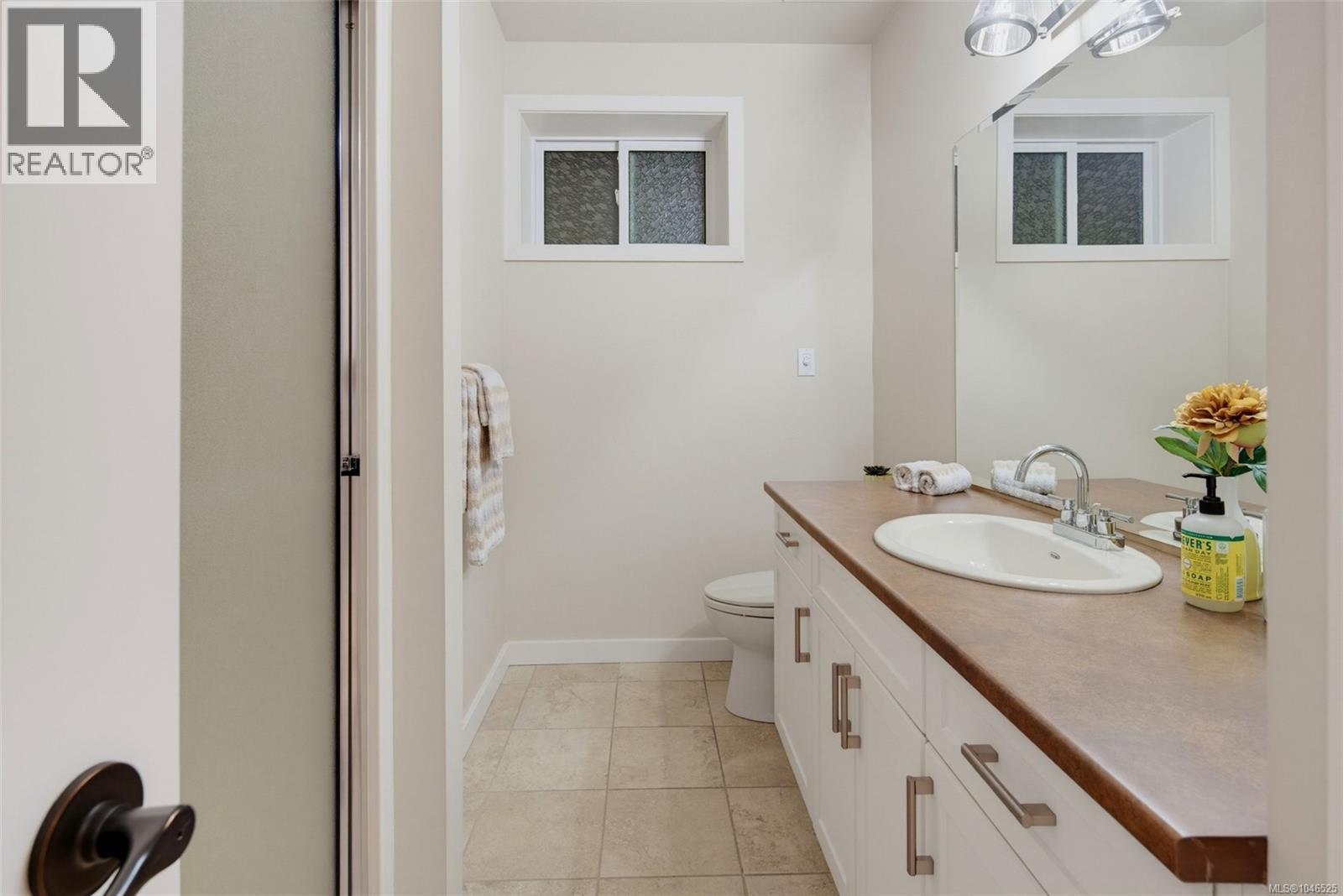  4902 Alamida Crescent, Saanich