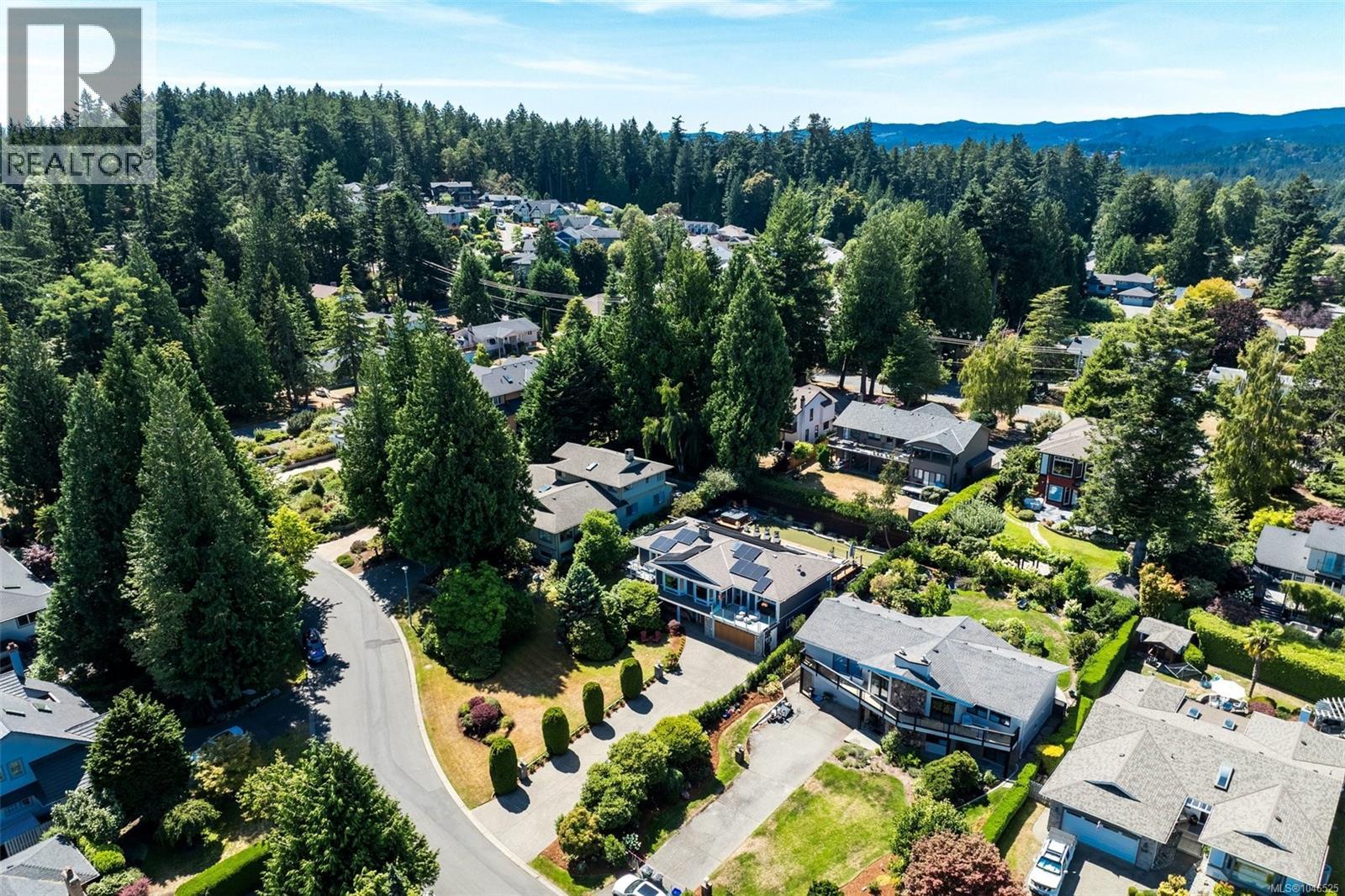  4902 Alamida Crescent, Saanich