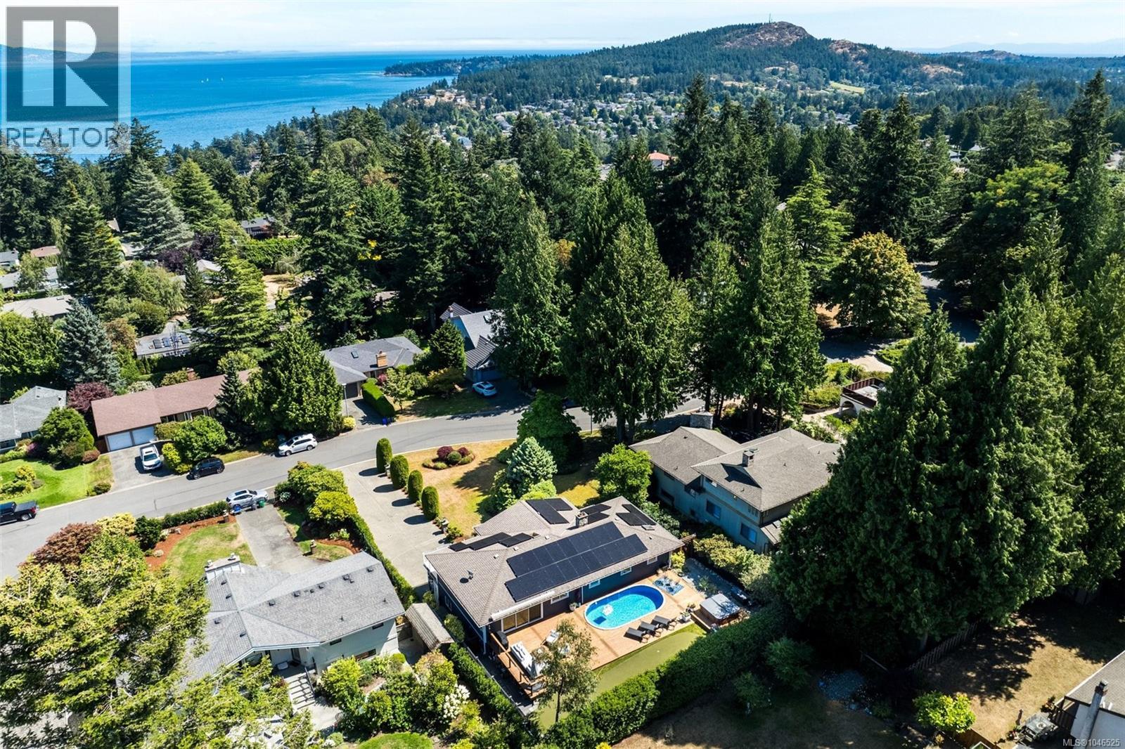  4902 Alamida Crescent, Saanich