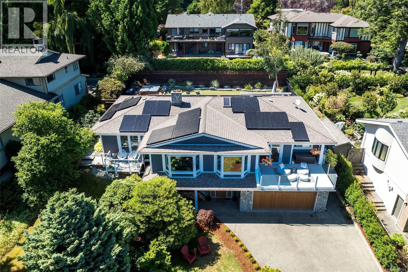  4902 Alamida Crescent, Saanich