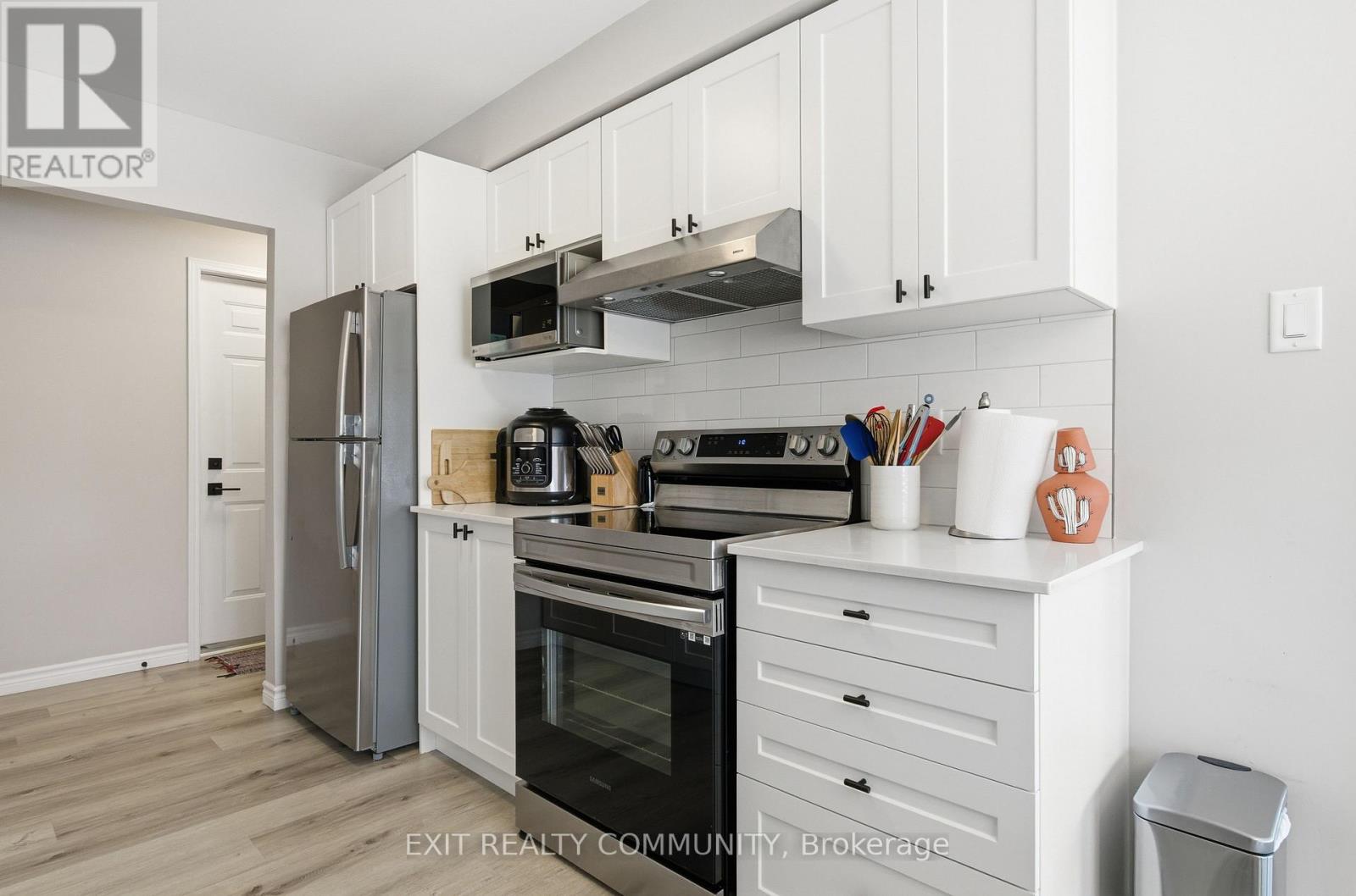 #15 601 GRENFELL DRIVE - 11