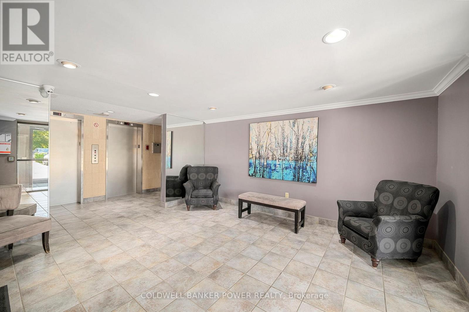#704 600 GRENFELL DRIVE - Image 3