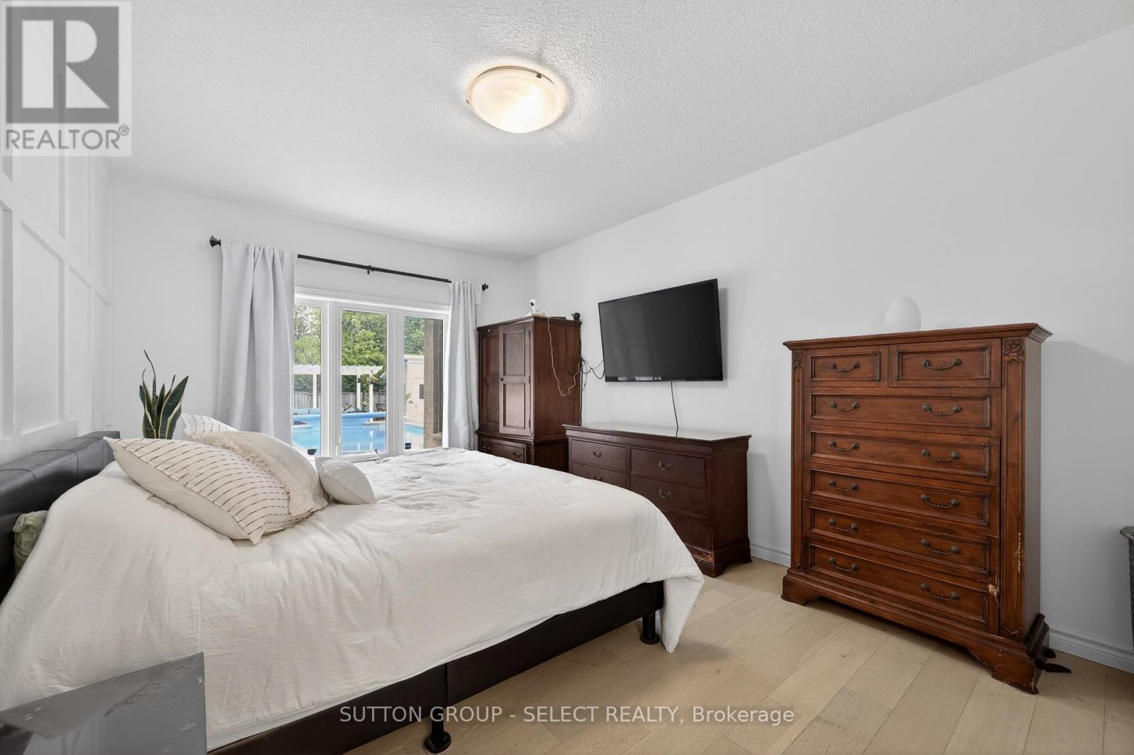 135 PLANE TREE DRIVE - Image 25