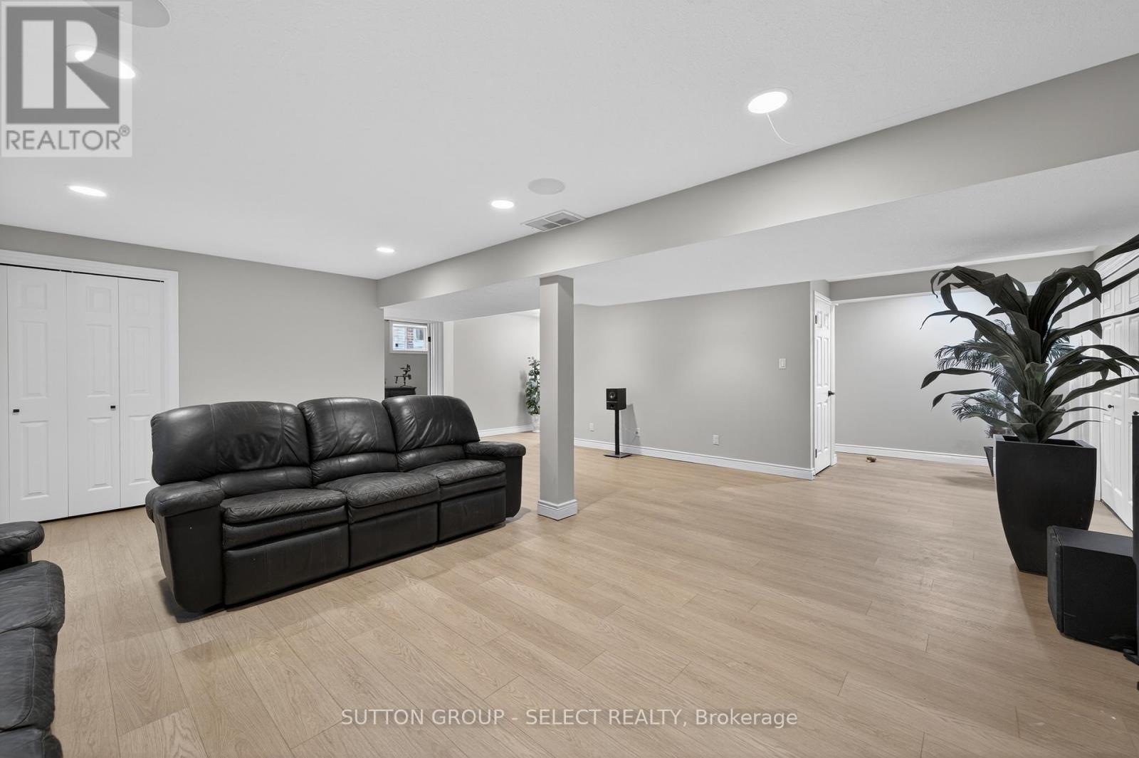 135 PLANE TREE DRIVE - Image 32