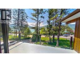 5pc Ensuite bath - 8408 Richardson Crescent, Canal Flats, BC V0B1B0 Photo 12