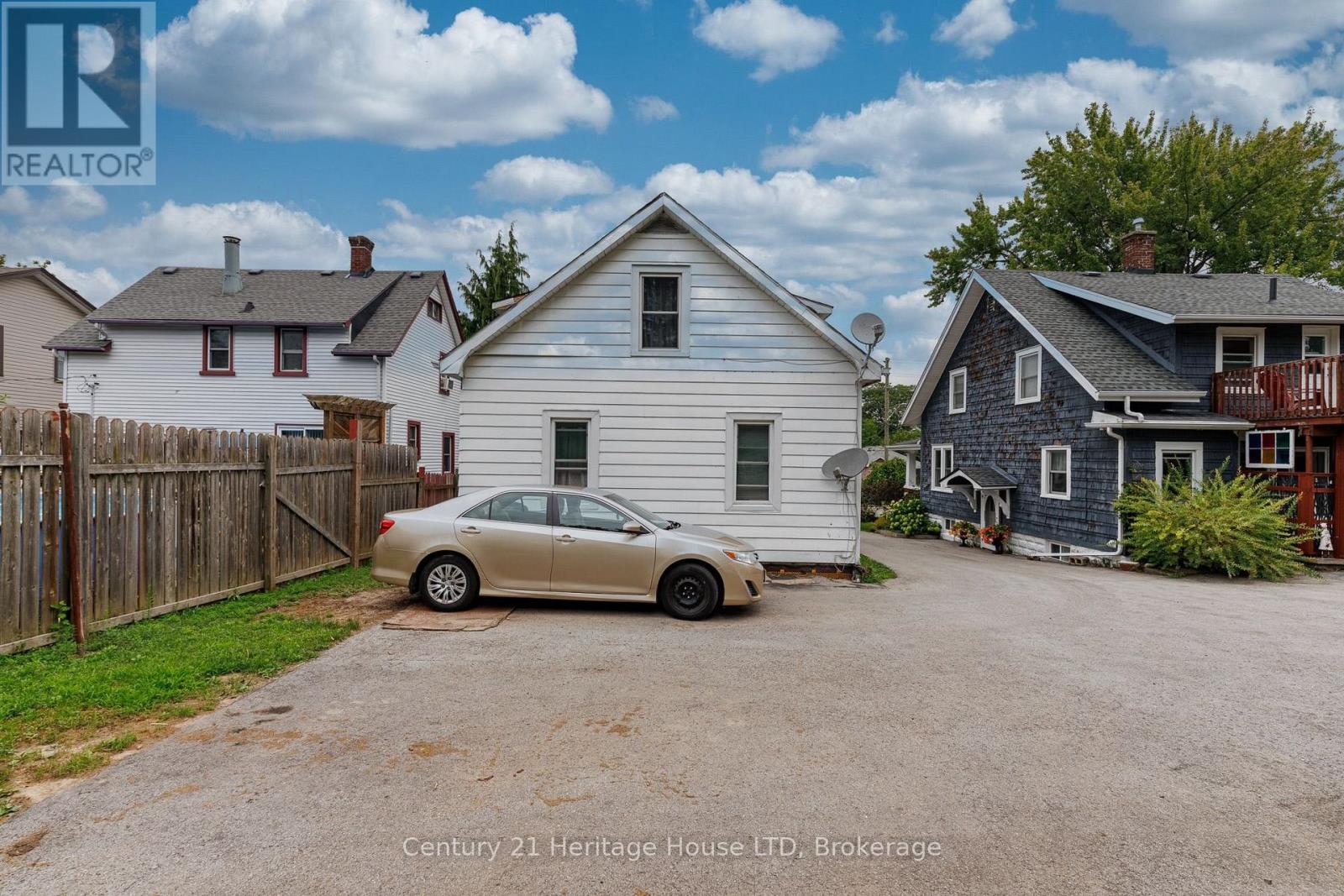 182 BERTIE STREET - 2