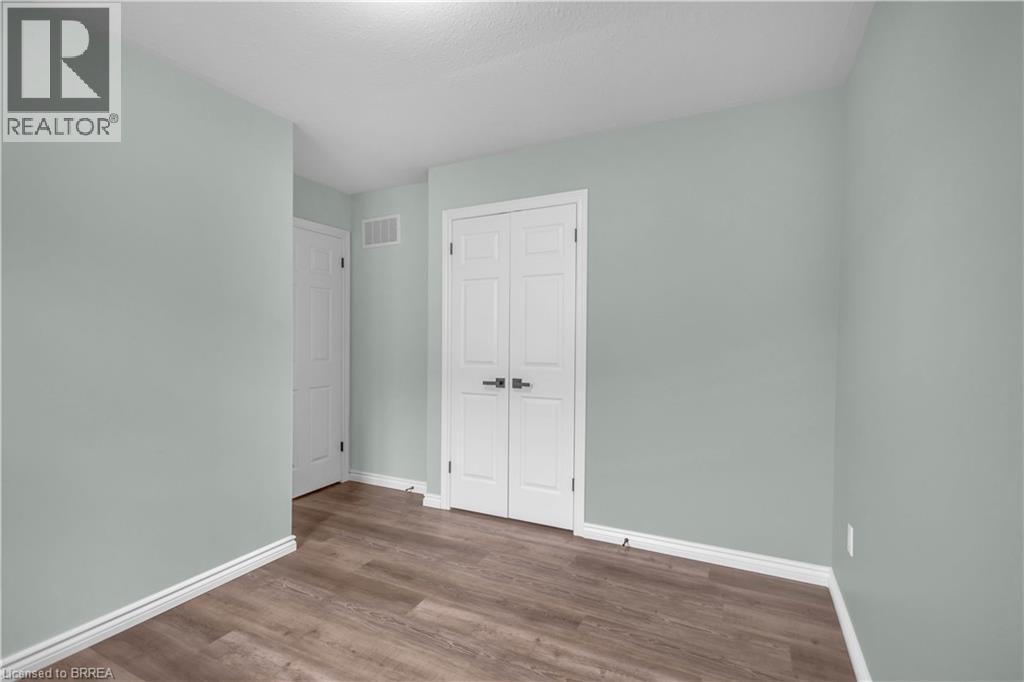 4 DOWDEN Avenue - 25