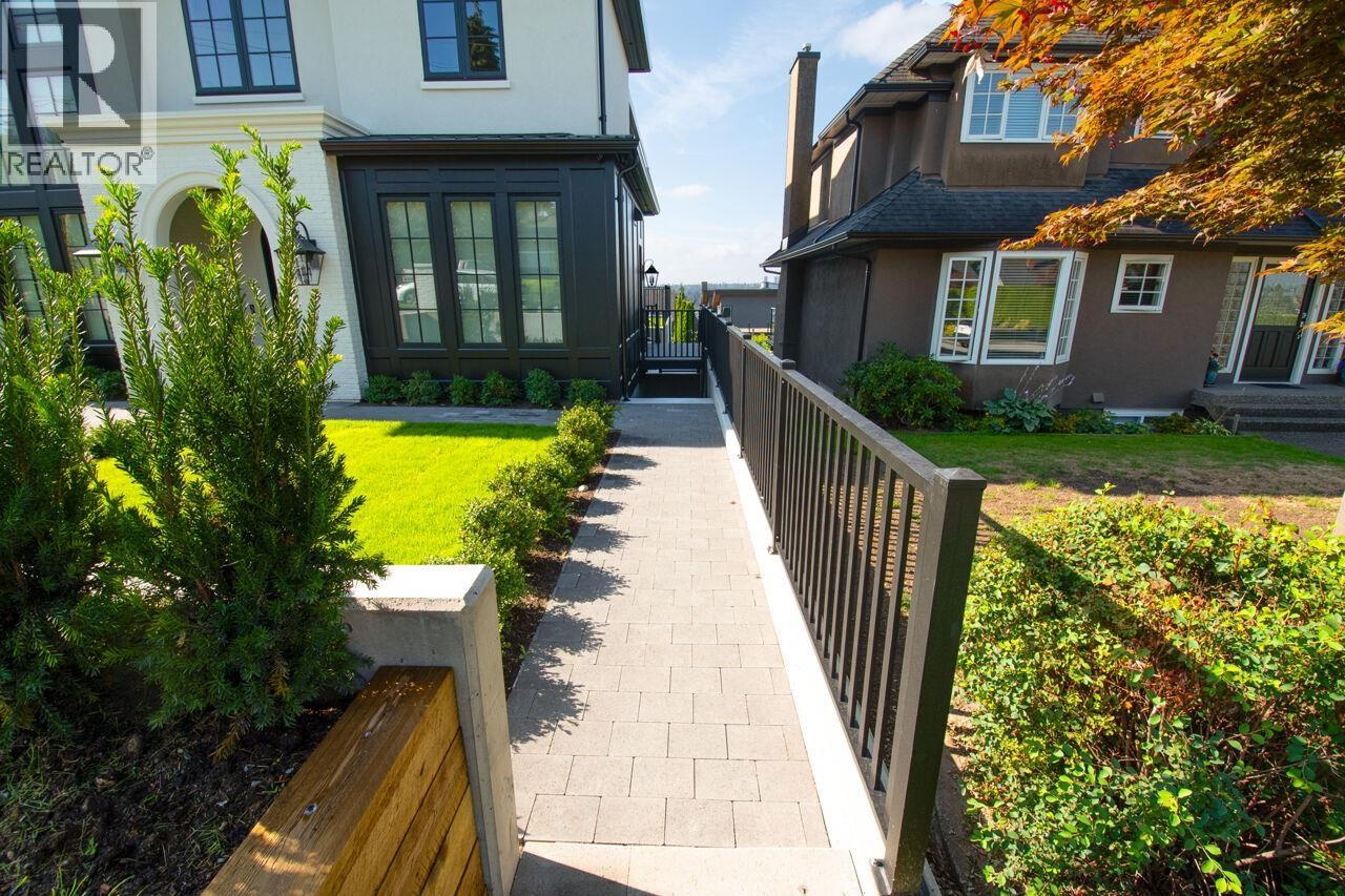 Lower 5770 KITCHENER STREET