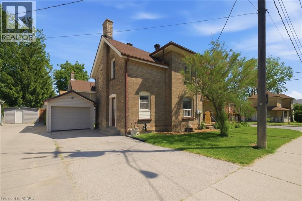 76 BROCK Street, Brantford — photo 2