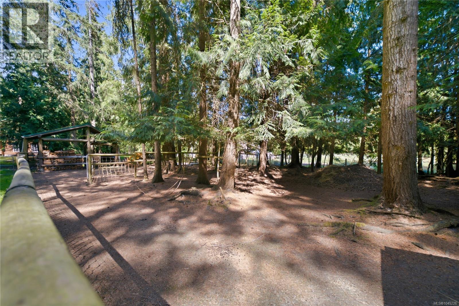 700 Fern Rd E - 35