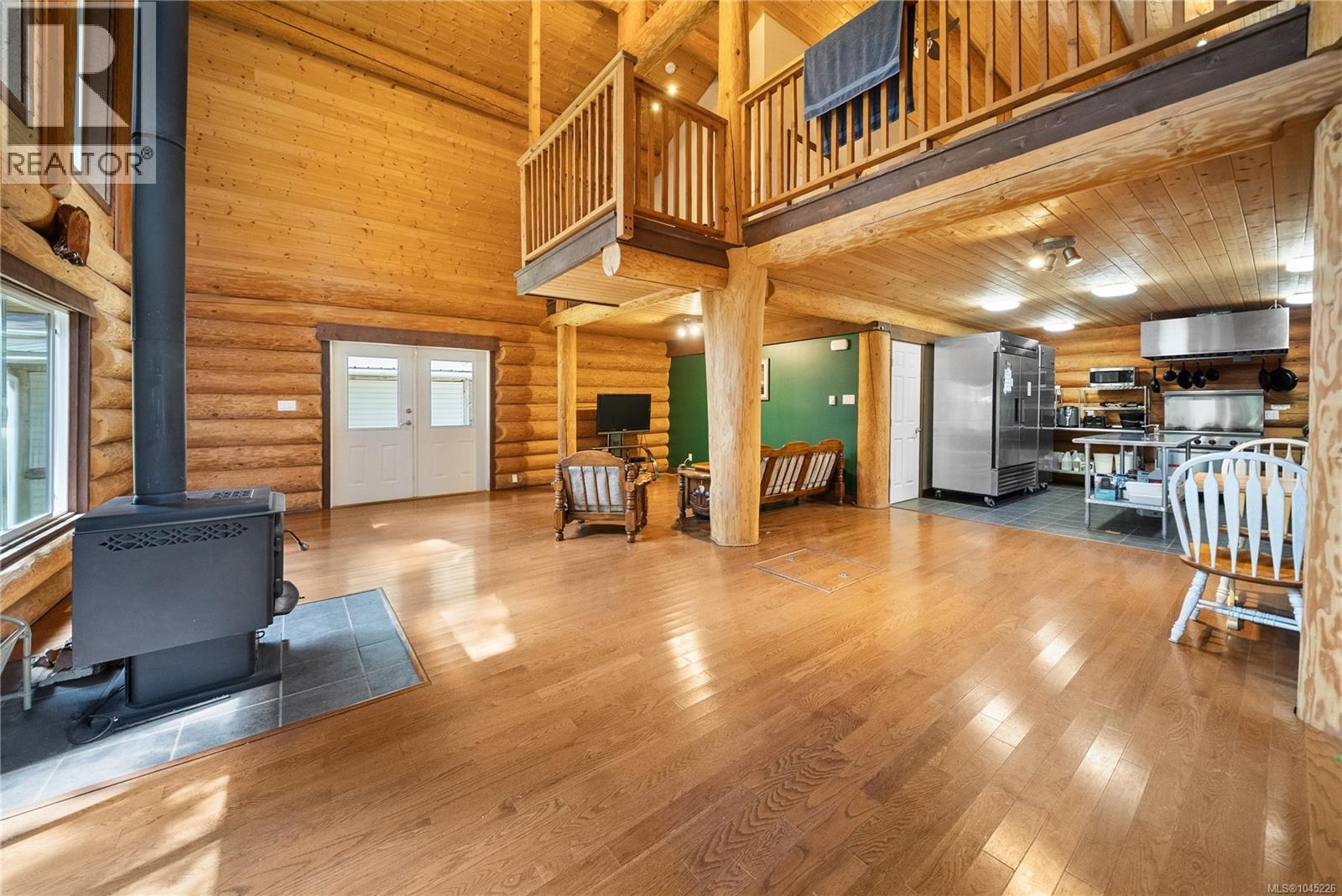 700 Fern Rd E - 8