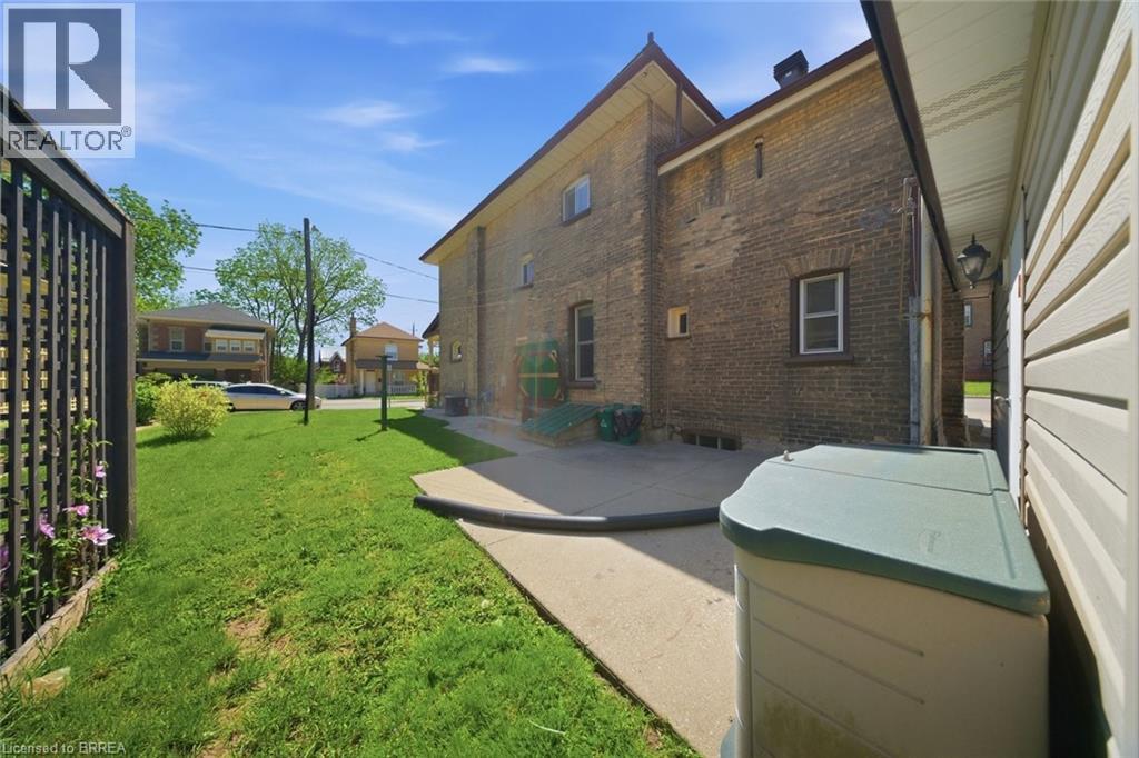 76 BROCK Street - 29