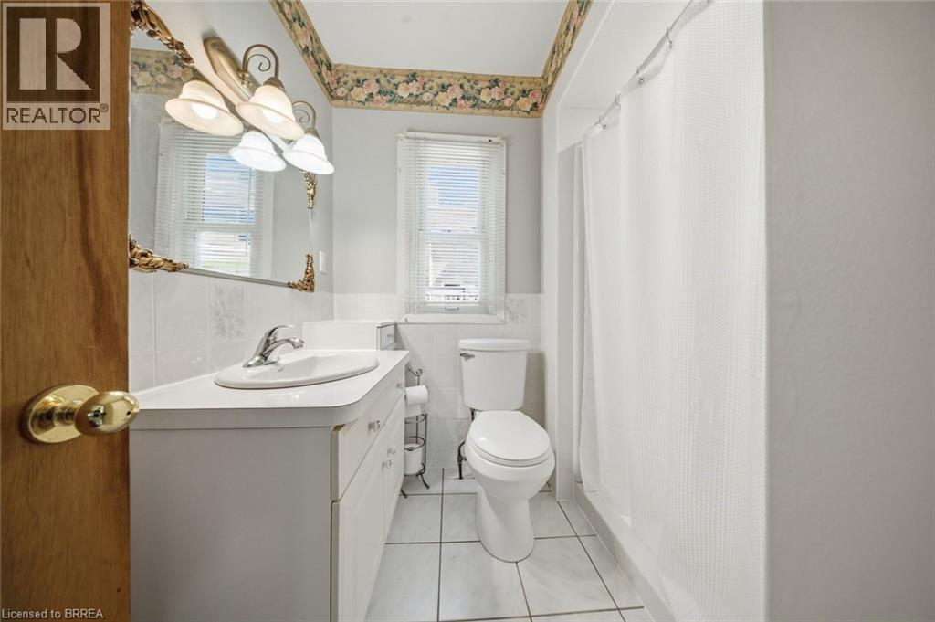 76 BROCK Street - 12