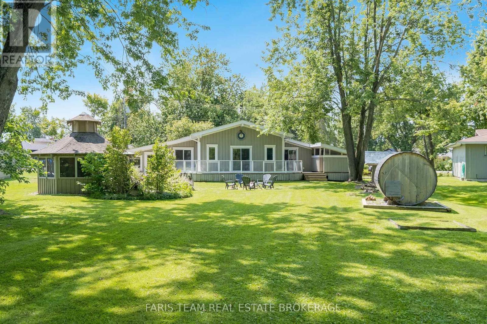 27 POPLAR CRESCENT - 37