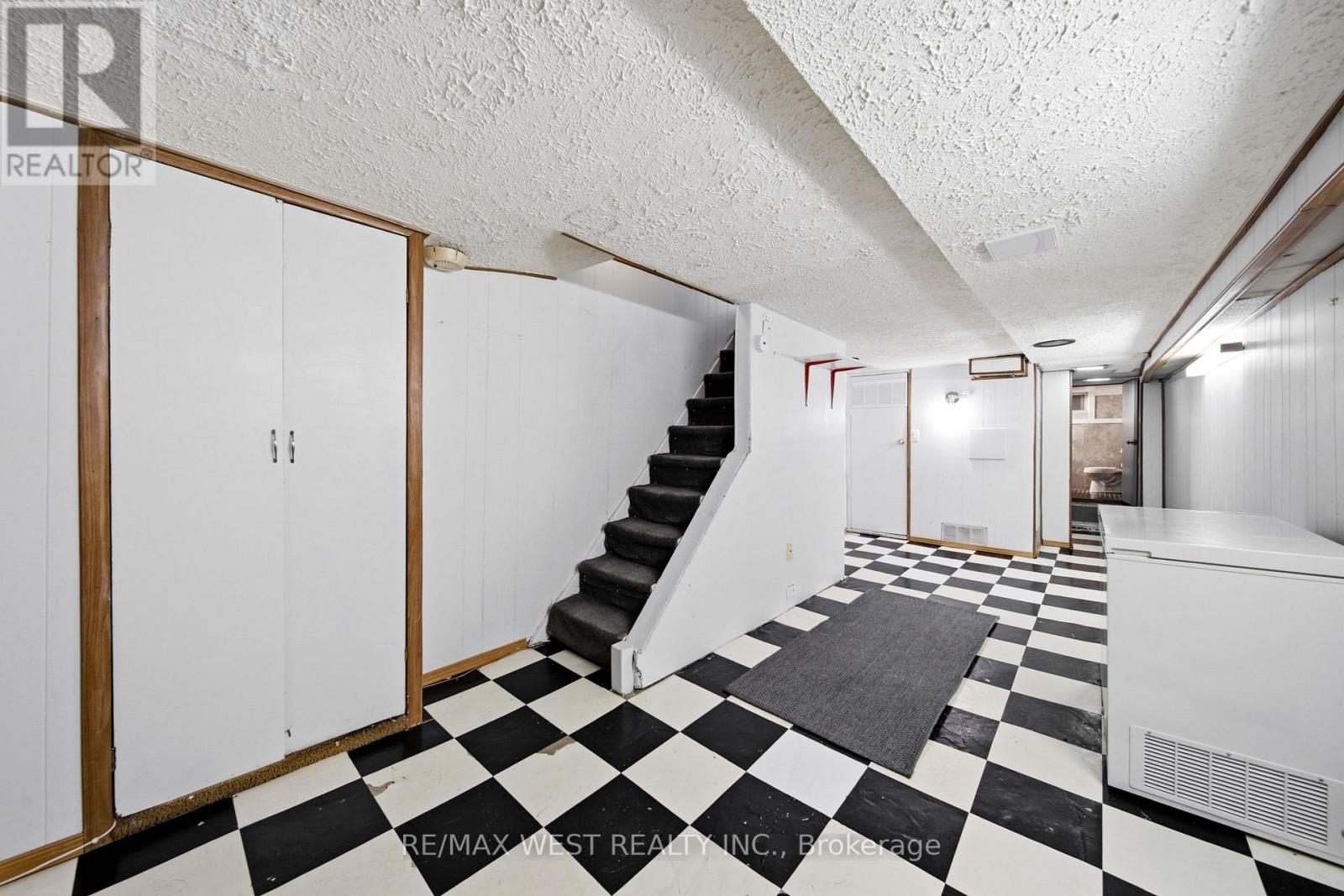 25 BATAVIA AVENUE - 13