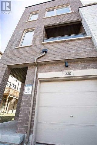 Photo of 220 Huguenot Road