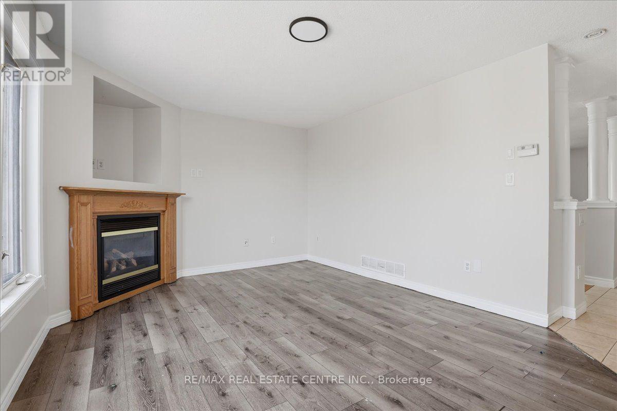 43 DECARO CRESCENT - 13
