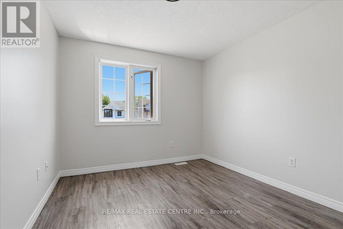 43 DECARO CRESCENT - 19